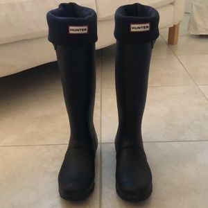 Hunter rain boots w/ black sock